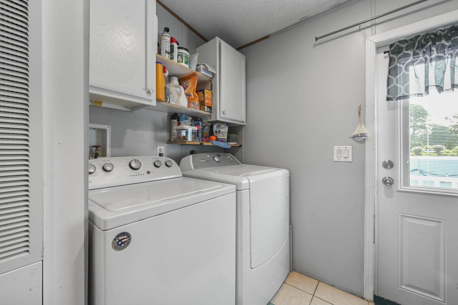 6043 East West Way Photo 18