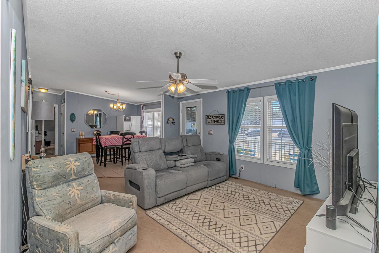 6043 East West Way Photo 4