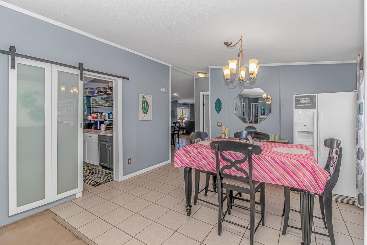 6043 East West Way Photo 5