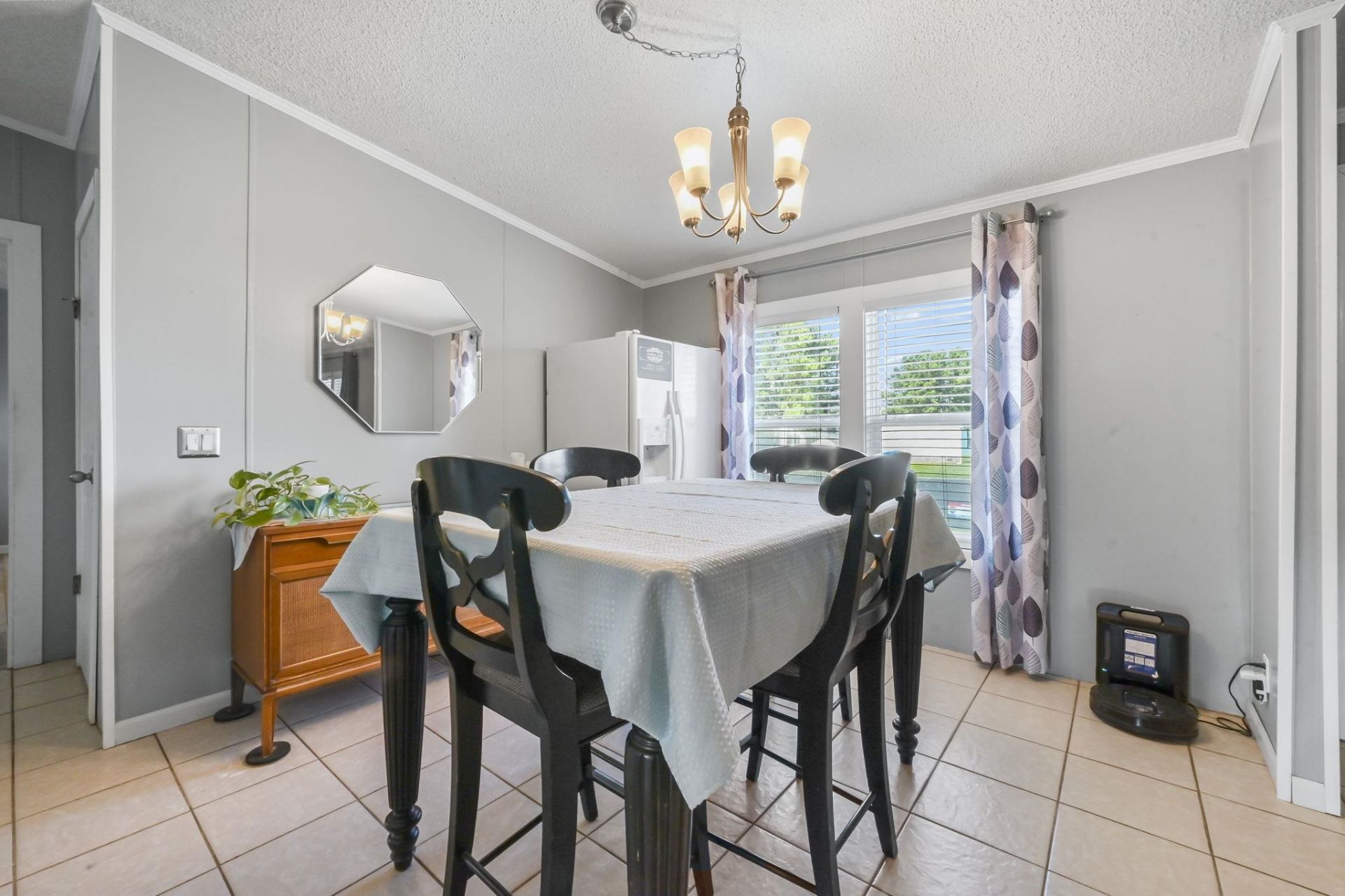 6043 East West Way Photo 5