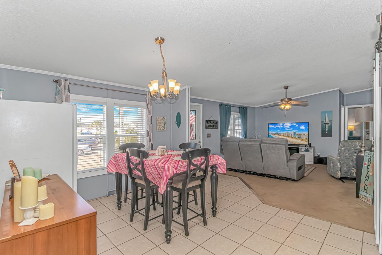 6043 East West Way Photo 7