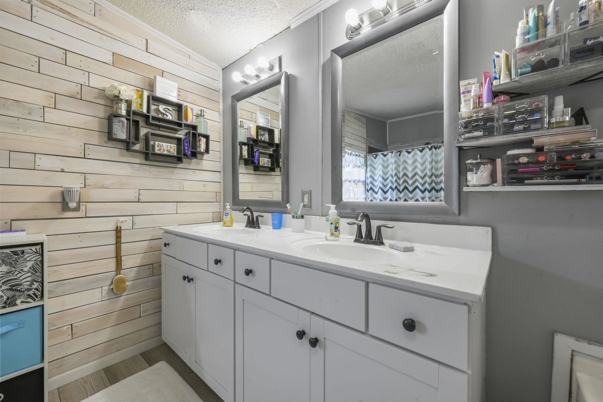 6043 East West Way Photo 8