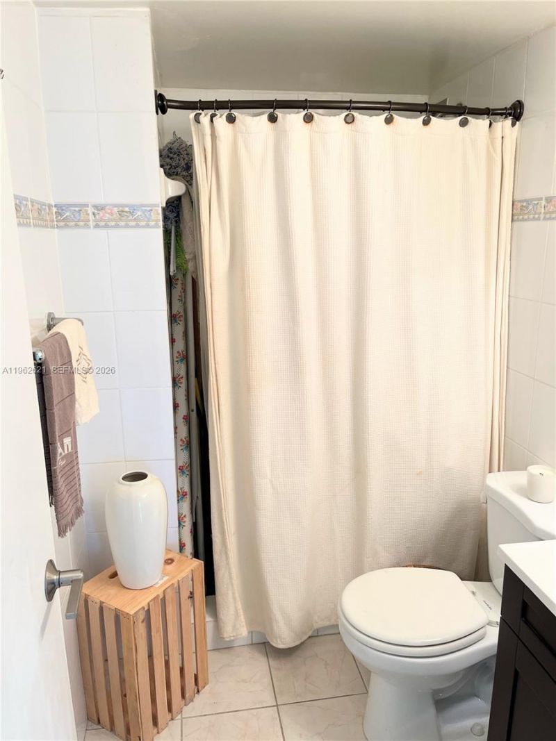 7135 Collins, Unit 533, Miami Beach, FL 33141 Photo