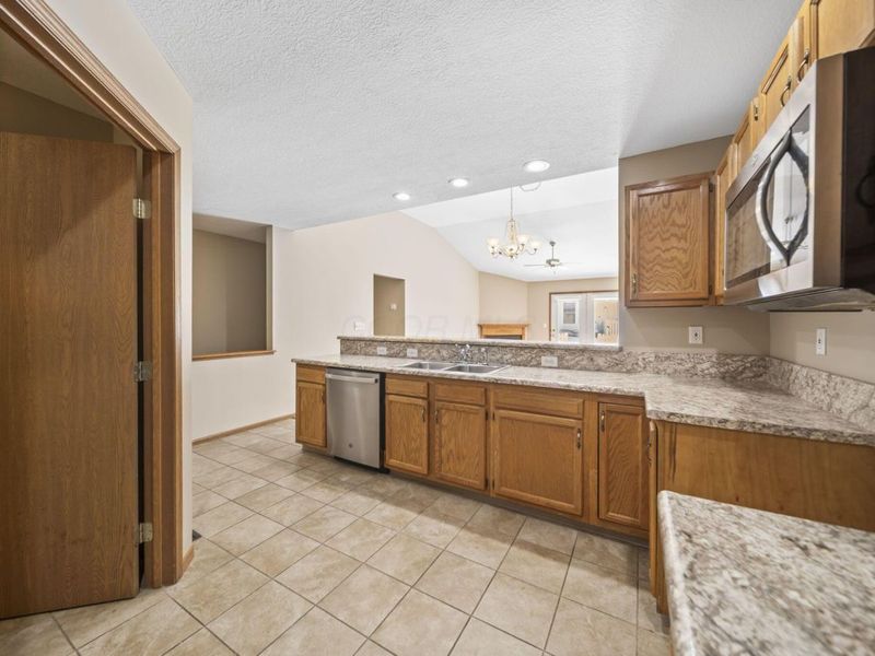 437 Robins Crest Lane, Marysville, OH 43040 Photo 7