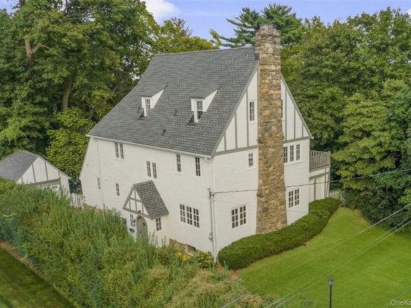 23 Lyons Place, Larchmont, NY 10538