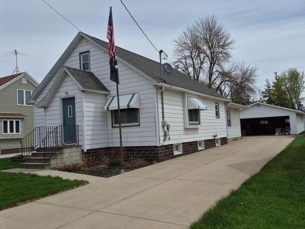 245 N Broadway, Alden, MN 56009