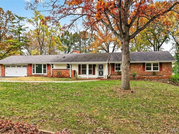 10067 Springwood Drive, Ladue, MO 63124