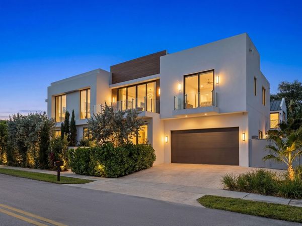 1111 SE 9th AVE, Fort Lauderdale, FL 33316