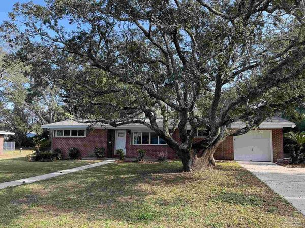 104 Navarre St, Gulf Breeze, FL 32561