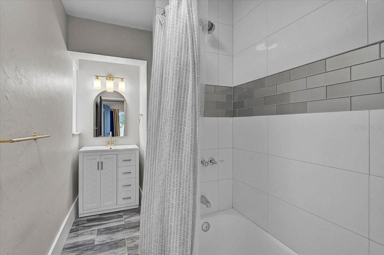 3133 Lake Ridge Drive, Sarasota, FL 34237 Photo