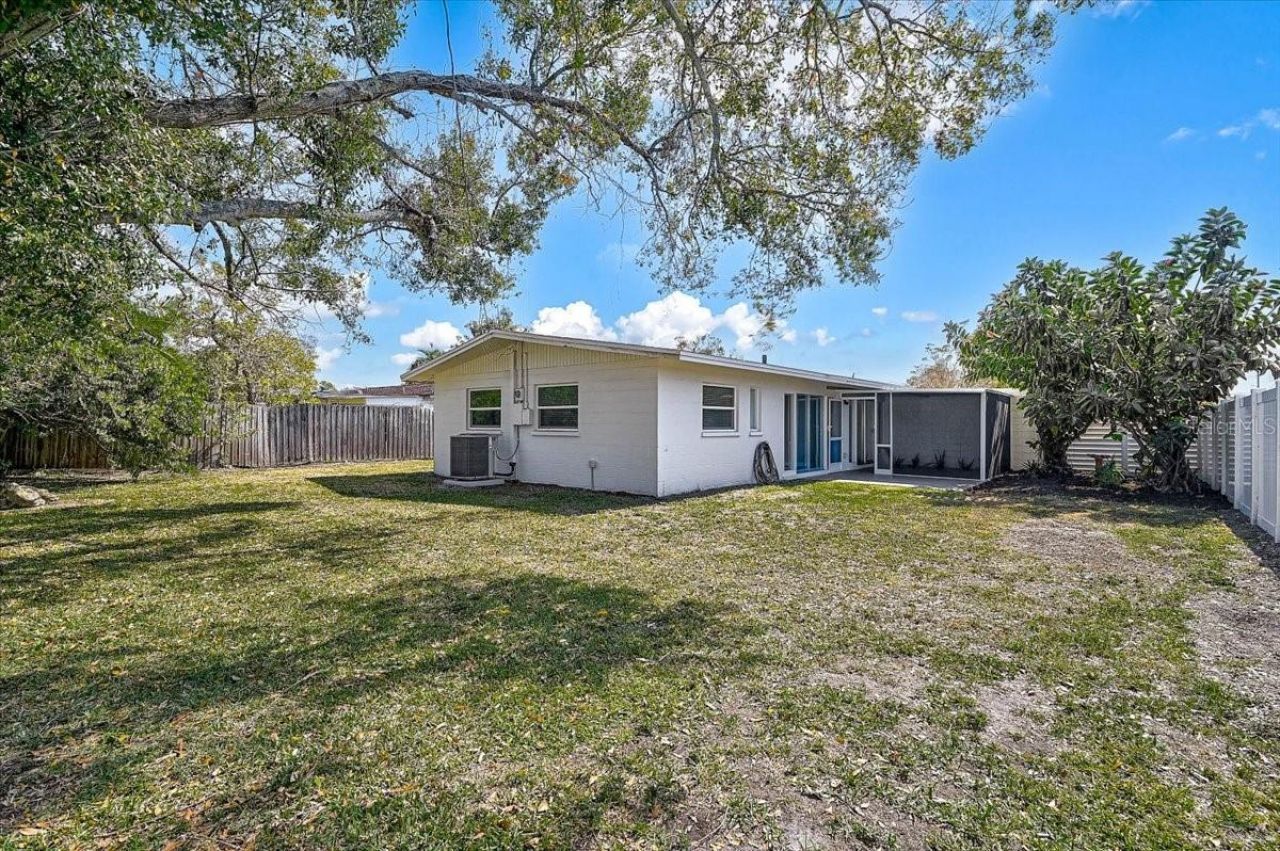 3133 Lake Ridge Drive, Sarasota, FL 34237 Photo