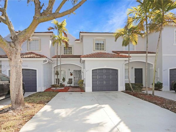 941 SW 148th Pl, Miami, FL 33194