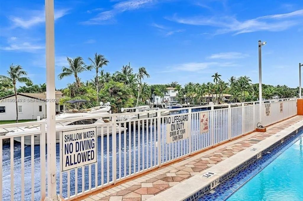 2450 NE 135th St , Unit 508, North Miami, FL 33181 Photo