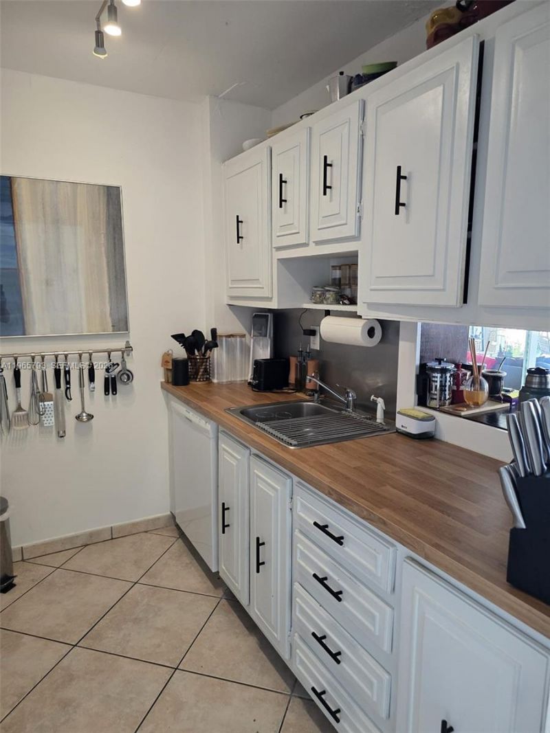 2450 NE 135th St , Unit 508, North Miami, FL 33181 Photo