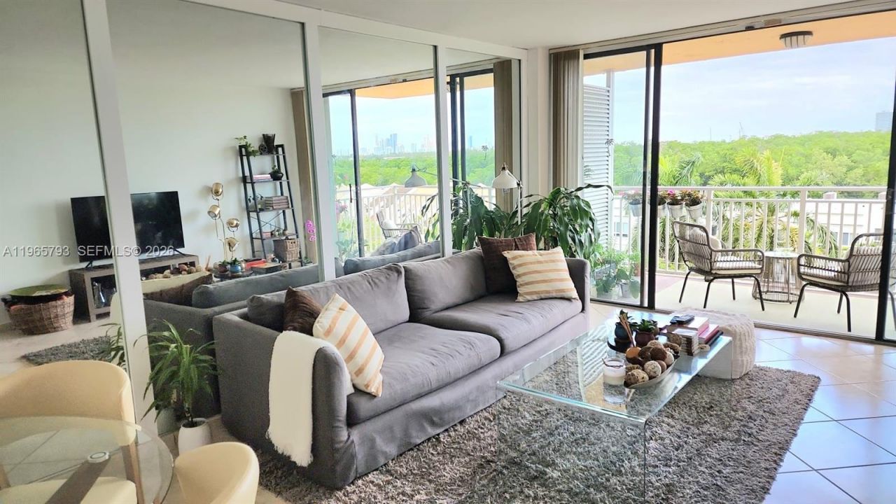 2450 NE 135th St , Unit 508, North Miami, FL 33181 Photo