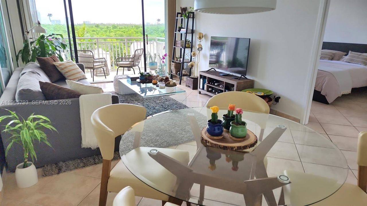 2450 NE 135th St , Unit 508, North Miami, FL 33181 Photo