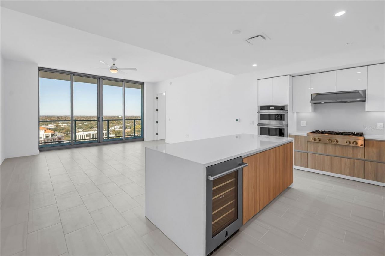 400 Central Avenue, Unit 1702, Saint Petersburg, FL 33701 Photo