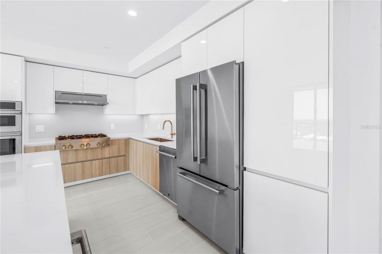 400 Central Avenue, Unit 1702, Saint Petersburg, FL 33701 Photo