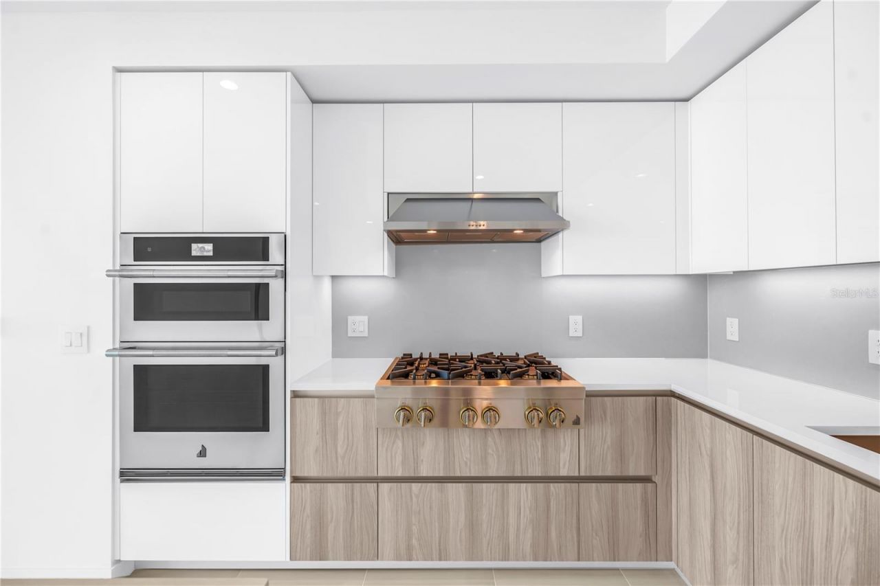 400 Central Avenue, Unit 1702, Saint Petersburg, FL 33701 Photo