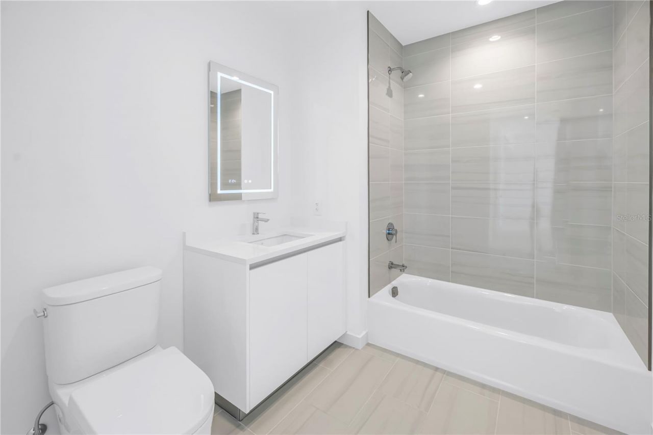 400 Central Avenue, Unit 1702, Saint Petersburg, FL 33701 Photo