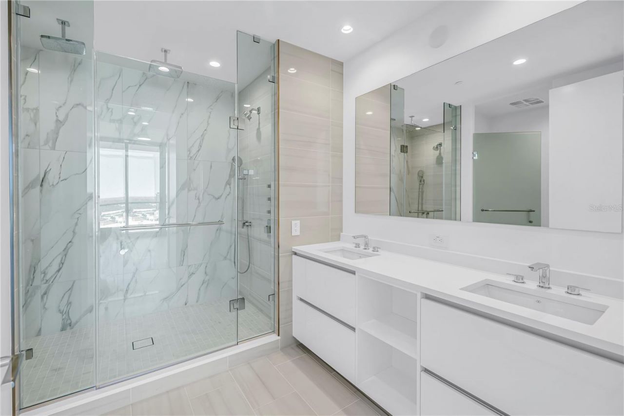 400 Central Avenue, Unit 1702, Saint Petersburg, FL 33701 Photo