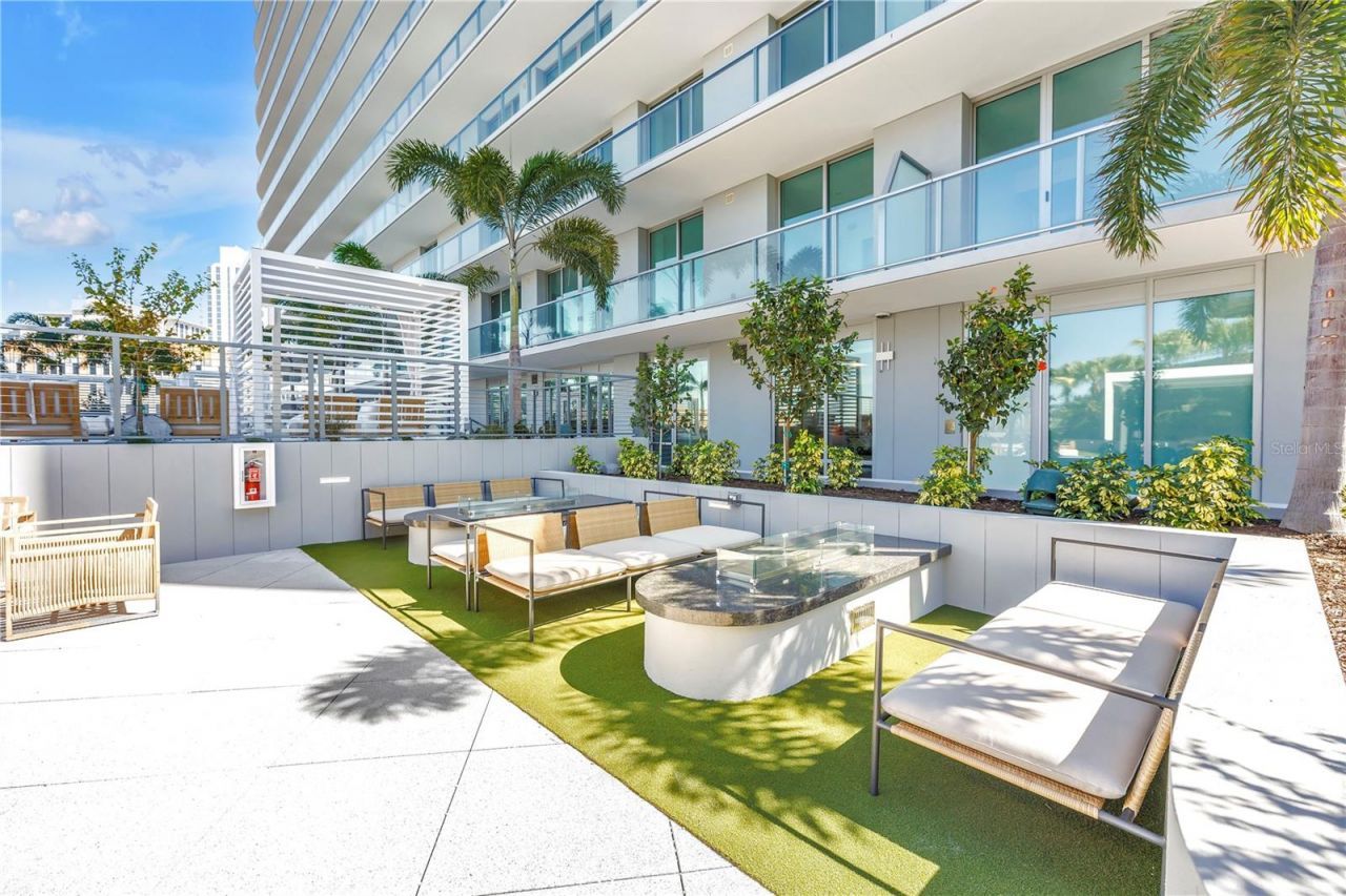 400 Central Avenue, Unit 1702, Saint Petersburg, FL 33701 Photo