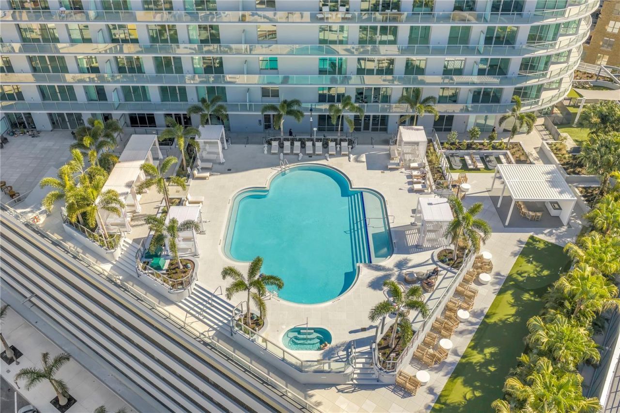 400 Central Avenue, Unit 1702, Saint Petersburg, FL 33701 Photo