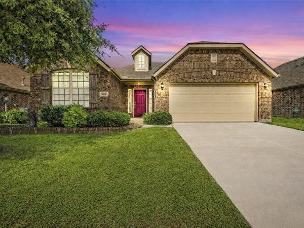 900 Silvermoon Drive, Little Elm, TX 75068