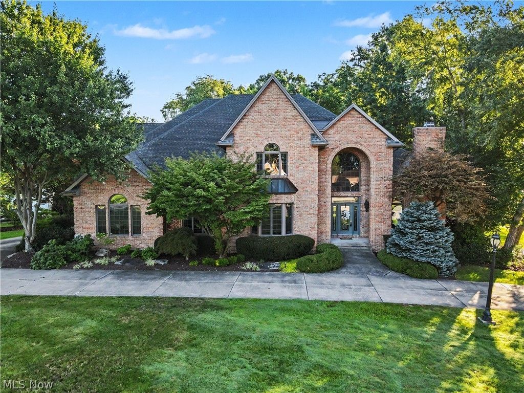 21 Timber Run Court, Canfield, OH 44406