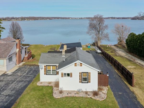 2225 Lakeshore Dr, Dover, WI 53139