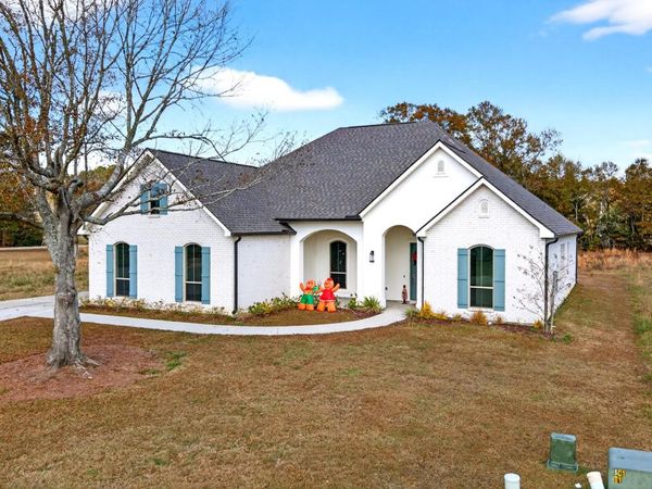 105 Jefferson Davis Parkway, Picayune, MS 39466