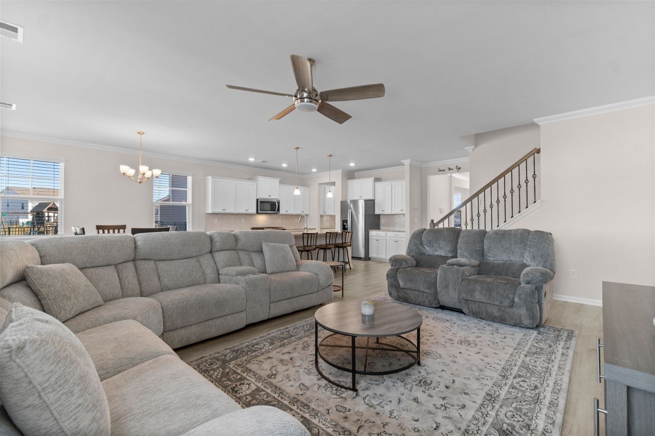 218 Golden Flower Ct. Photo 7