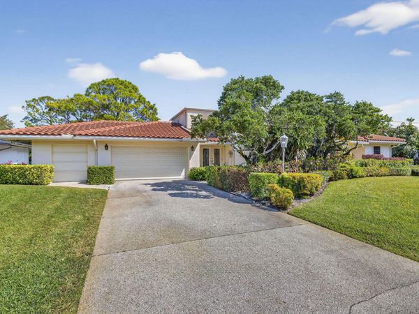 4881 Pineview Circle, Delray Beach, FL 33445