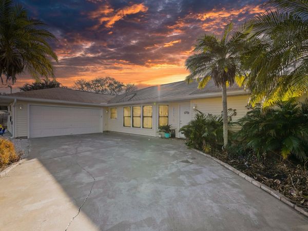 2111 SE Cayuga Court, Port St. Lucie, FL 34952