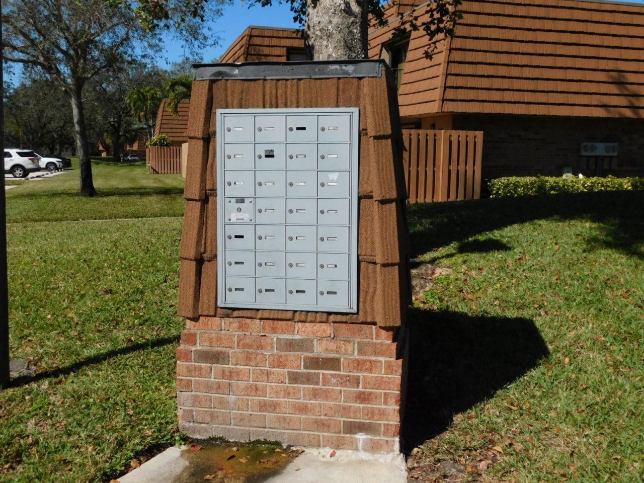 2545 Camelot Court, Unit 2545, Hollywood, FL 33026 Photo