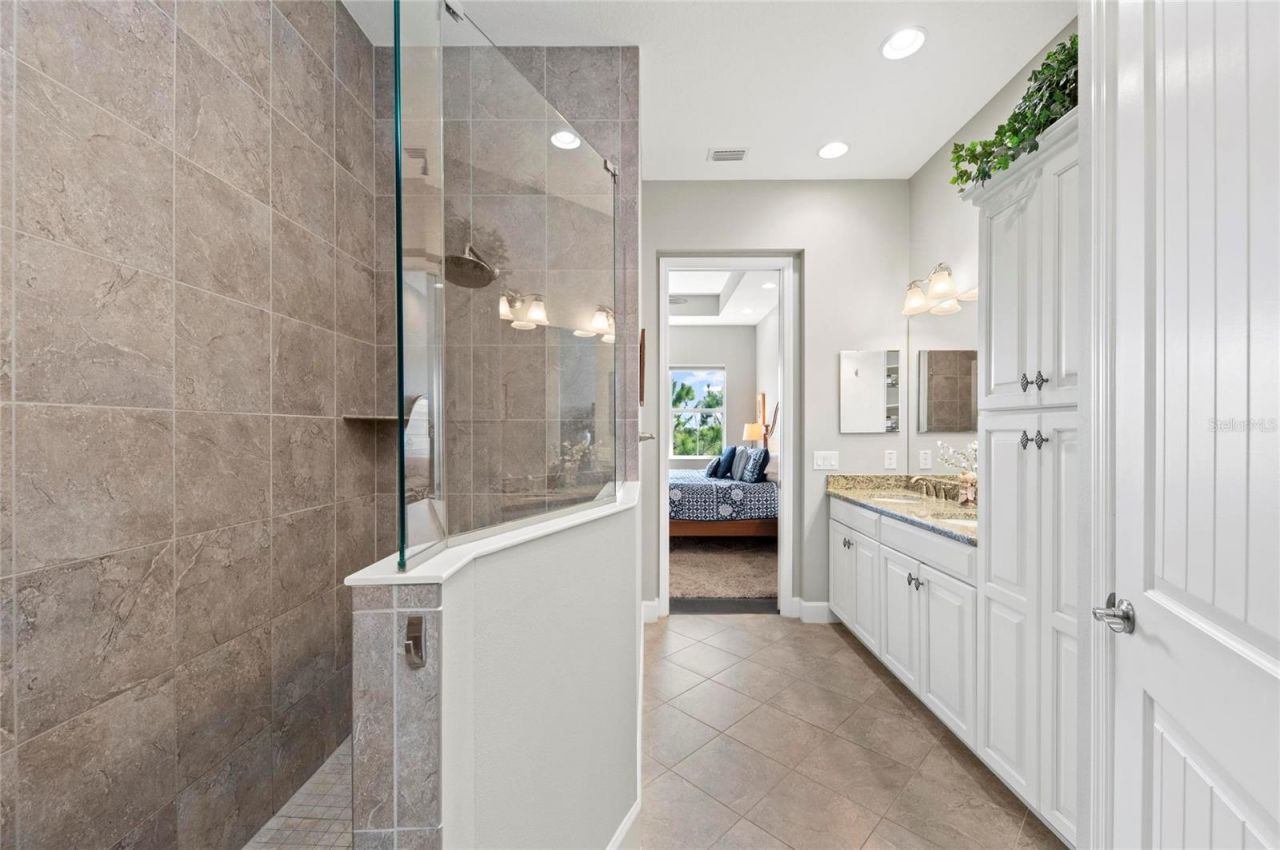 289 Sapphire Lake Drive, Unit 201, Bradenton, FL 34209 Photo