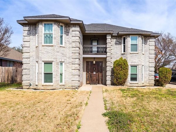 203 Hillside Drive, Kennedale, TX 76060