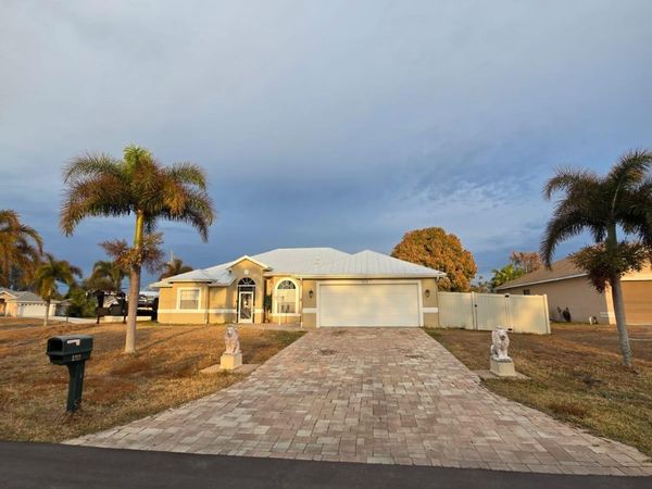 3212 SE Pinto Street, Port Saint Lucie, FL 34984