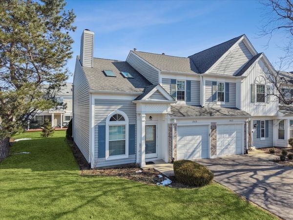 1515 Apple Grove Lane, Unit 1515, Westmont, IL 60559