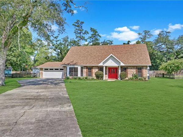 102 CHICKAMAW Place, Mandeville, LA 70471
