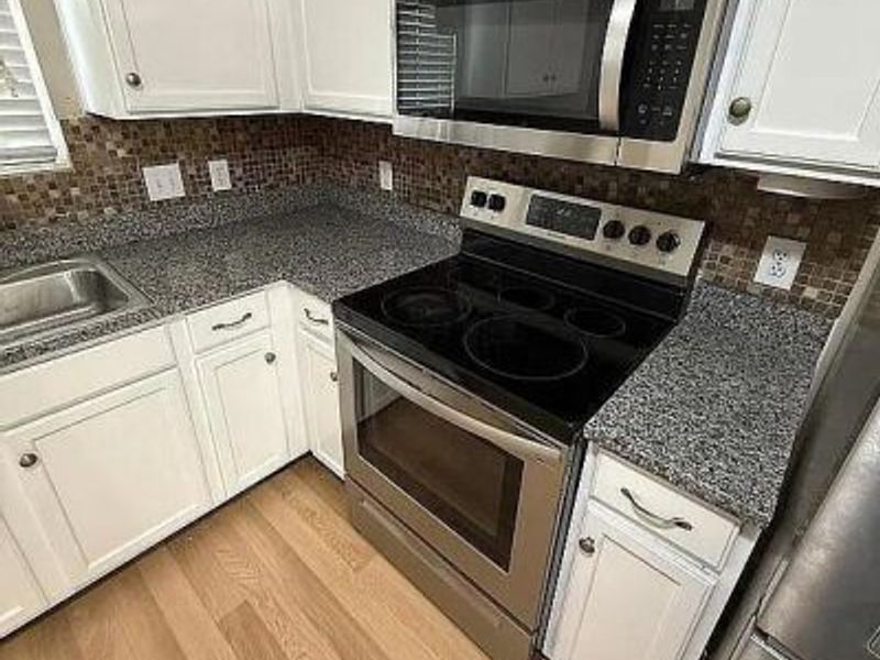 8749 Olenmead Drive, Lewis Center, OH 43035 Photo 3