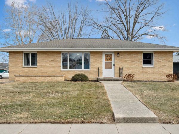 207 SW Arthur Street, Cascade, IA 52033