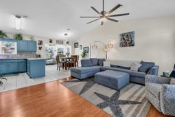 4220 Bradford Circle photo 4