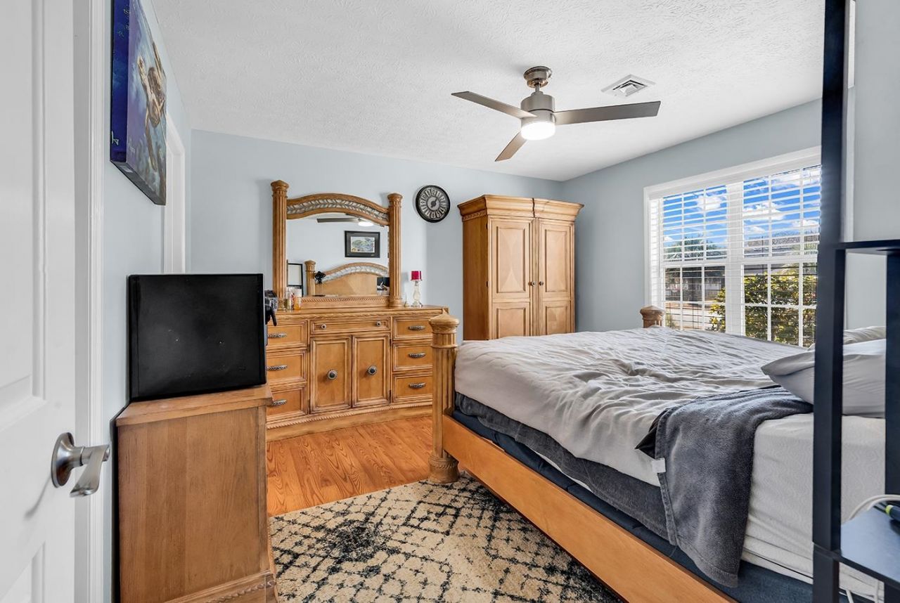 4220 Bradford Circle Photo 5