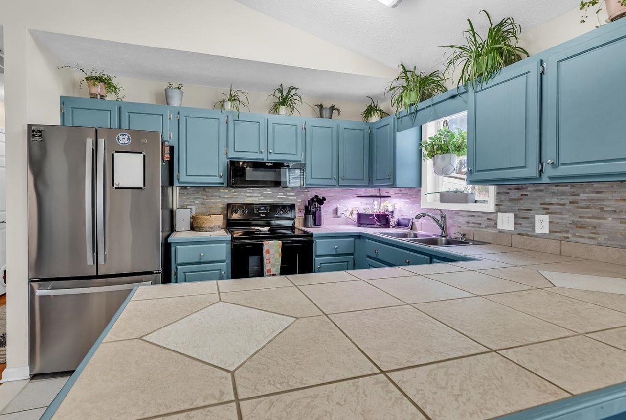 4220 Bradford Circle Photo 9