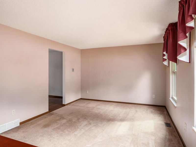 544 Waring Way, Columbus, OH 43213 Photo 4