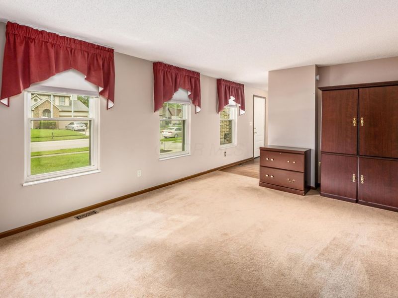 544 Waring Way, Columbus, OH 43213 Photo 5