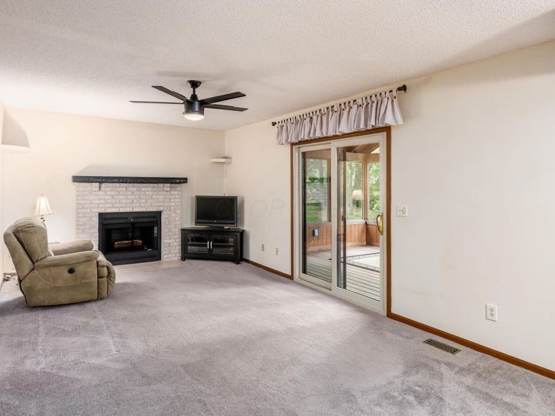 544 Waring Way, Columbus, OH 43213 Photo 9