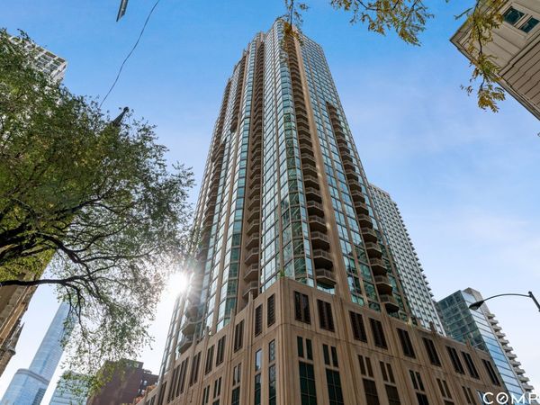 21 E Huron Street, Unit 3301, Chicago, IL 60611