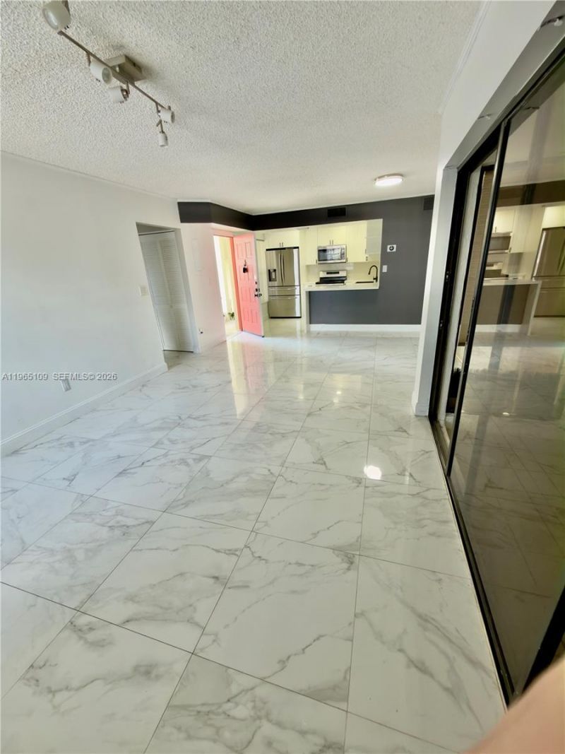 1086 N Hiatus Rd, Unit 1086, Pembroke Pines, FL 33026 Photo